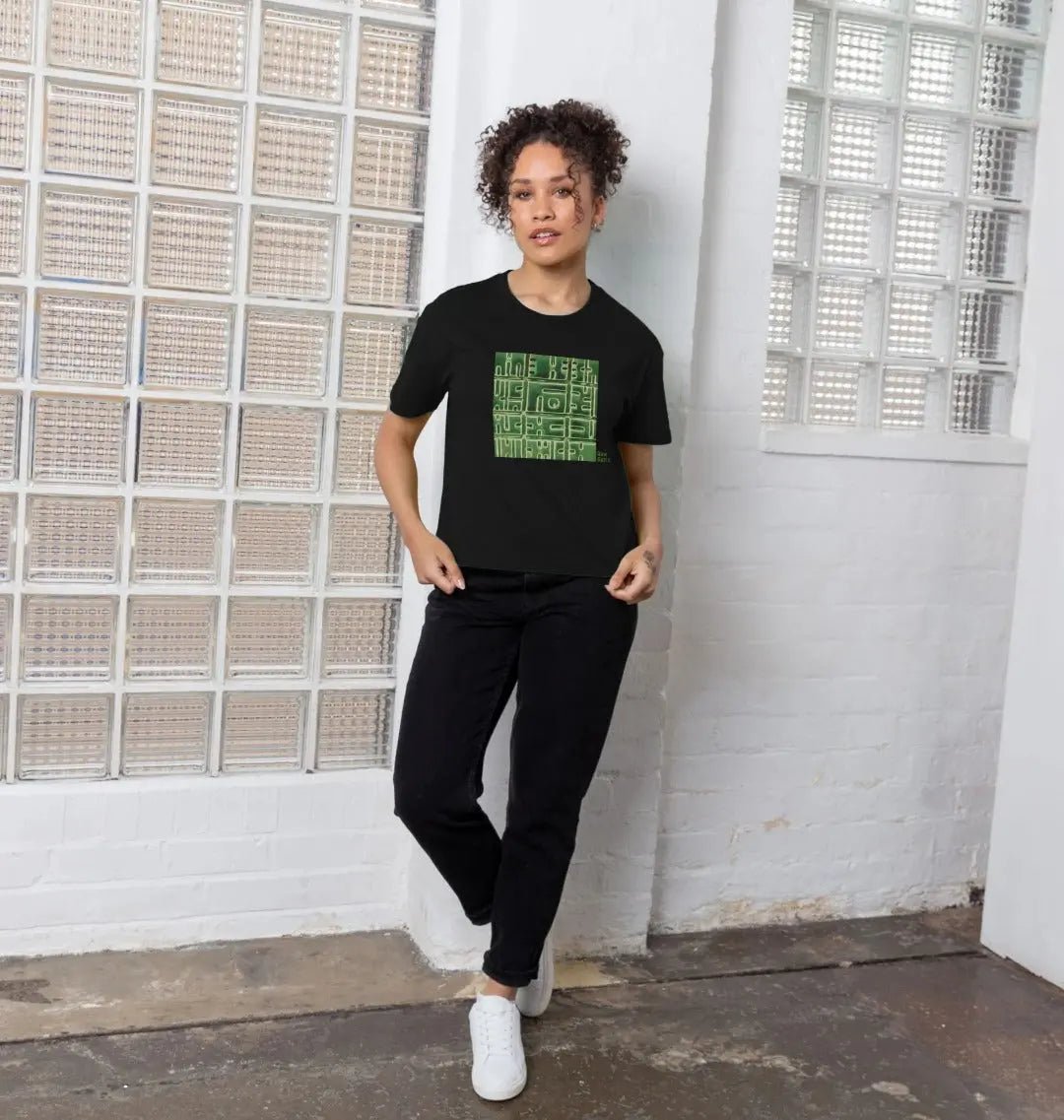 Unisex Retro Tee Helios Pottery Abstract Square Women's Boxy Fit - Raw Retro.